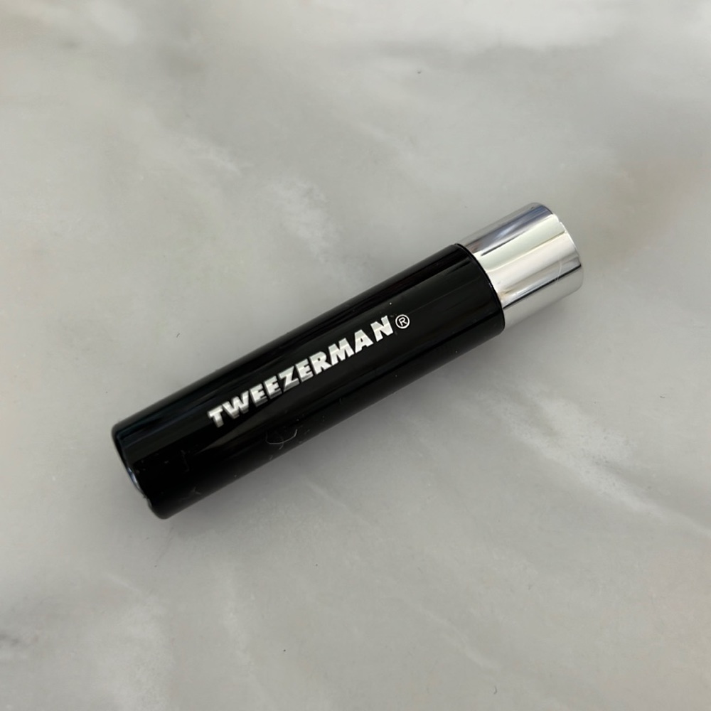 💜 FREE w/ $40+ purchase. Tweezerman Brow Mousse.